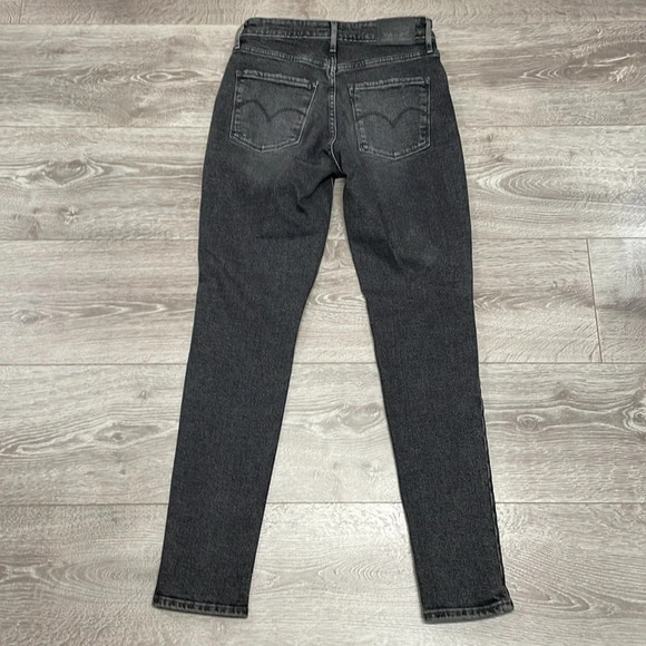 NWOT Levi’s 721 High Rise Skinny Black Wash Denim Jeans Distressed 26 - Picture 15 of 15